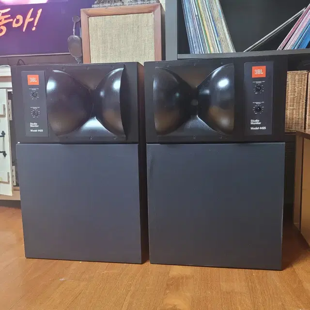 JBL 4425