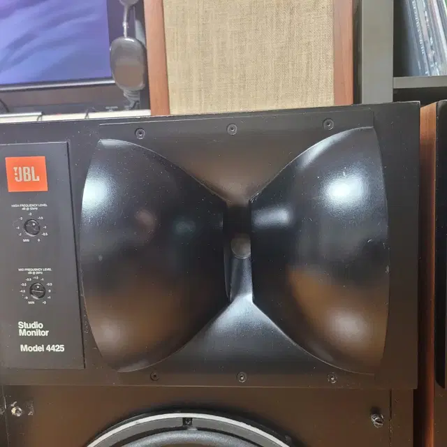 JBL 4425