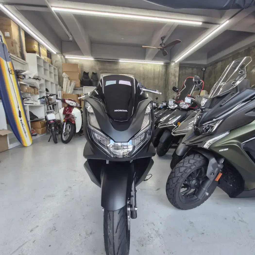 24년식 혼다 PCX125 블랙 신차 판매