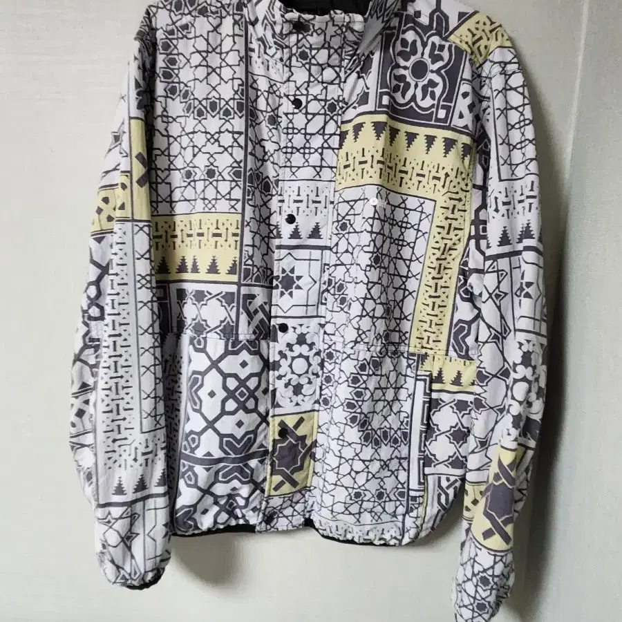 OBEY Patchwork Reversible Jacket 판매합니다