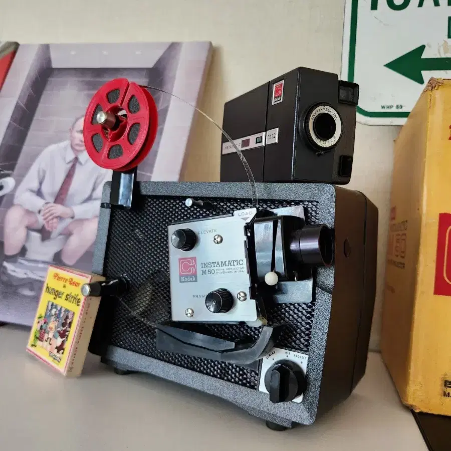 앤틱/빈티지 Kodak 8mm 영사기  M50 + 8m 무비카메라