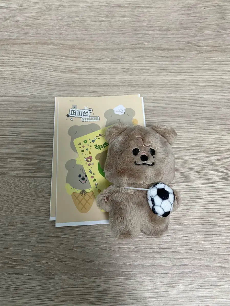 Puppythorn - soccer ball bag, kard, sticker includes 2 tickets