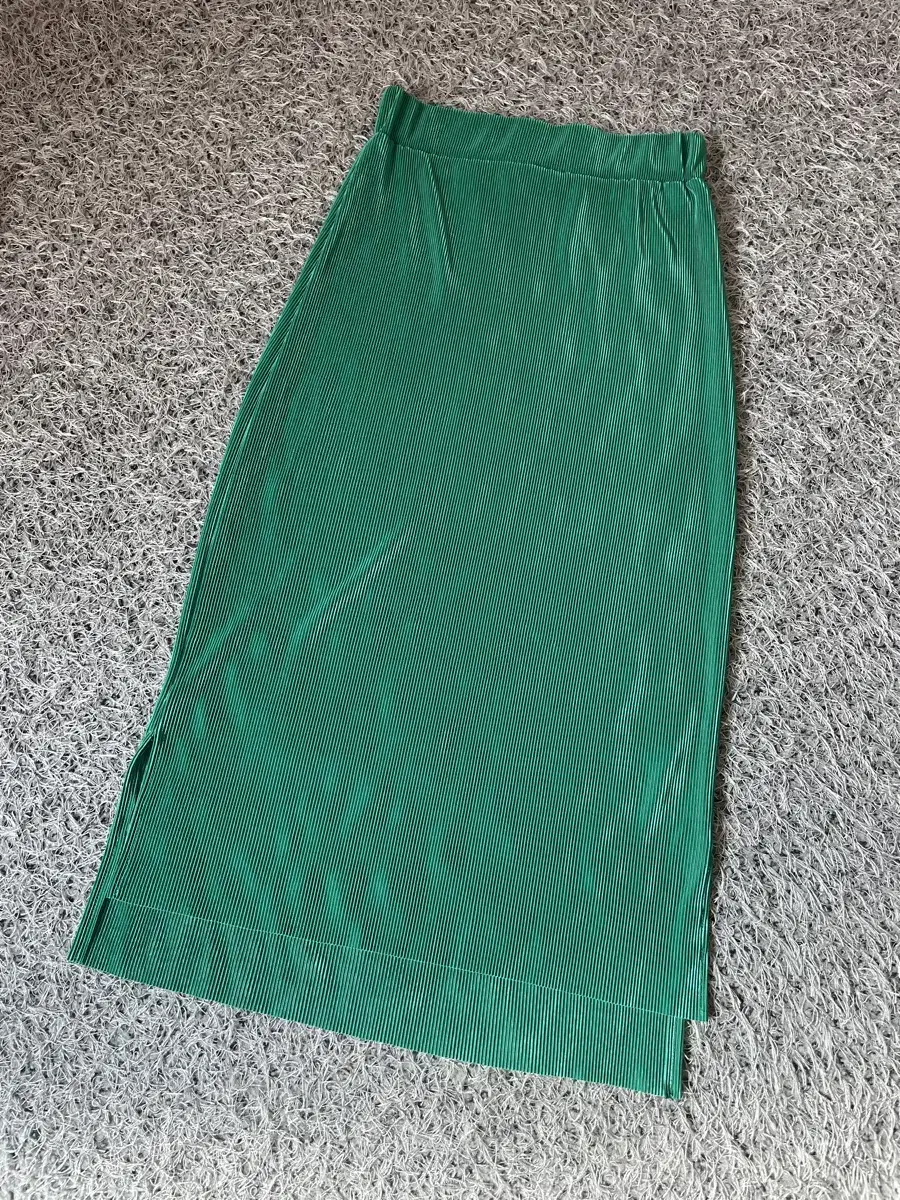 Green pleated banding long skirt