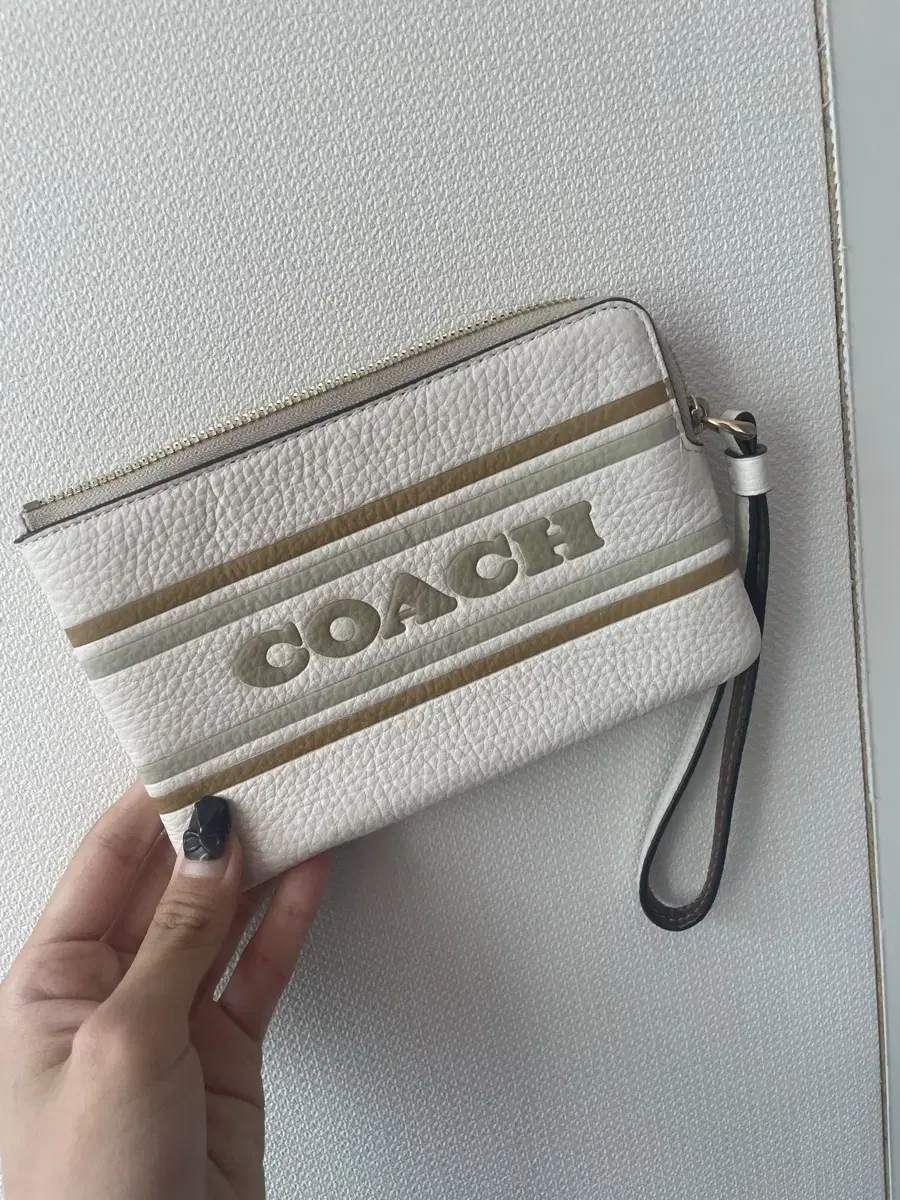 코치 스트라이프 코너 지퍼 팔찌 COACH Corner Zip Wrist