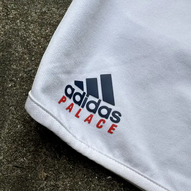 PALACE x ADIDAS 팔라스 아디다스 온코트 쇼츠 L사이즈