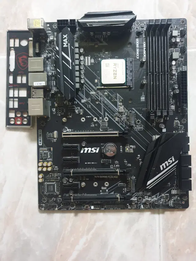 라이젠3 3300 MSi X470 GAMING PLUS MAX 램32g