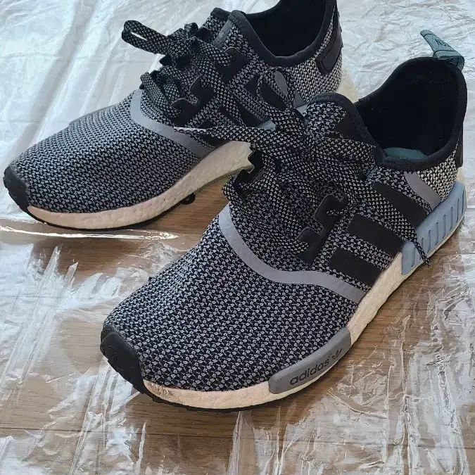 아디다스 오리지날 NMD R1