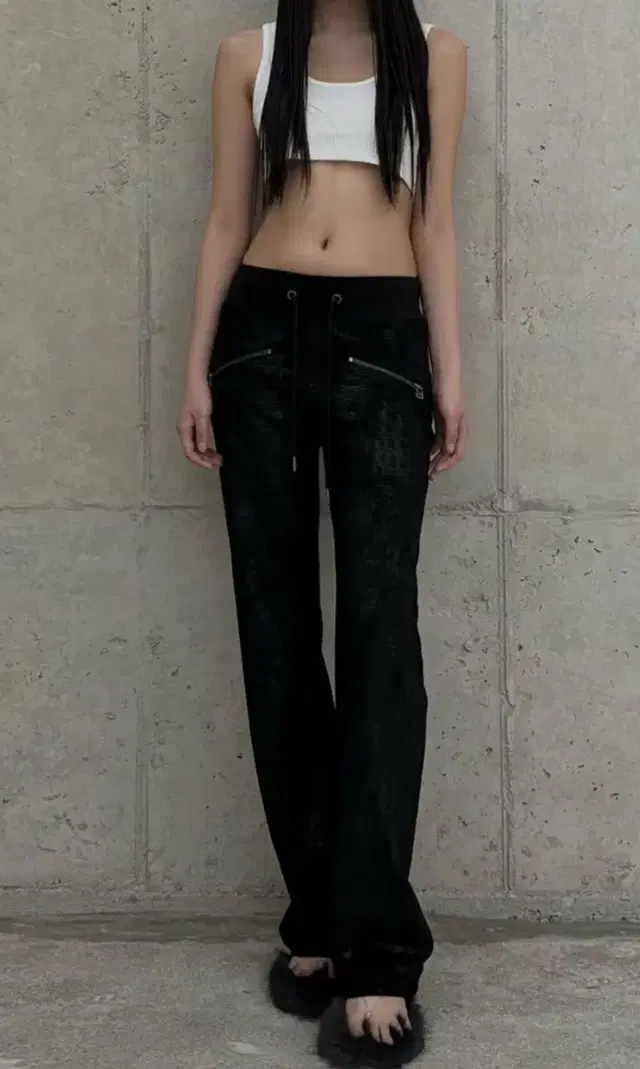 보헤미안 서울 PYTHON ZIP SEMI-WIDE PANTS, BLAC