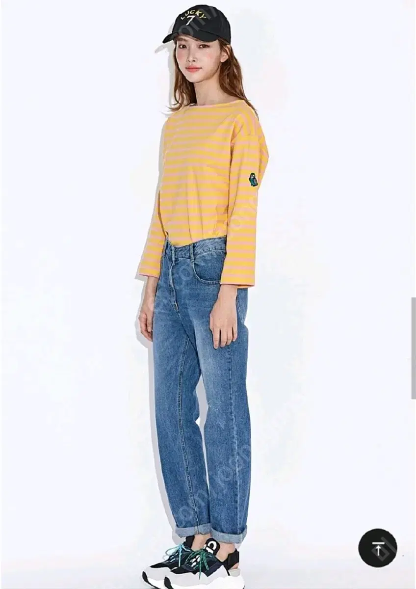 럭키슈에뜨 시그니쳐 19FW 7부 스트라이프 긴팔 TS 티셔츠