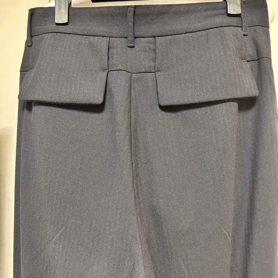 아더에러 Lawren slacks