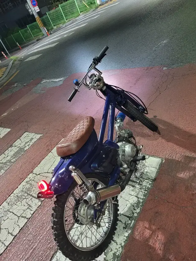 혼다 리틀커브 50cc 입니다