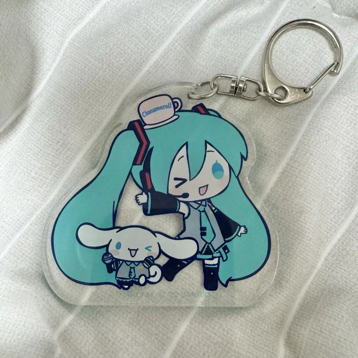 Miku X Sinamoroll Collaboration keyring Hatsune Miku Cafe Pop Up