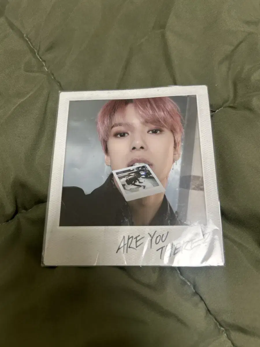 Monsta x minhyuk polaroid Sells