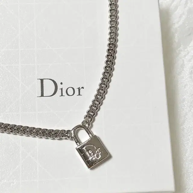 DIOR 정품 디올 자물쇠 목걸이