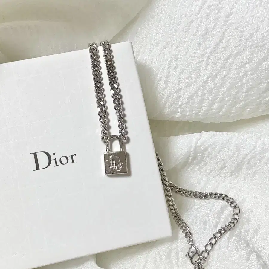 DIOR 정품 디올 자물쇠 목걸이