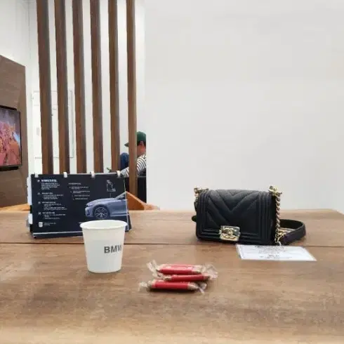 샤넬 쉐브론미니백 샴페인골드 블랙캐비어 사진 2