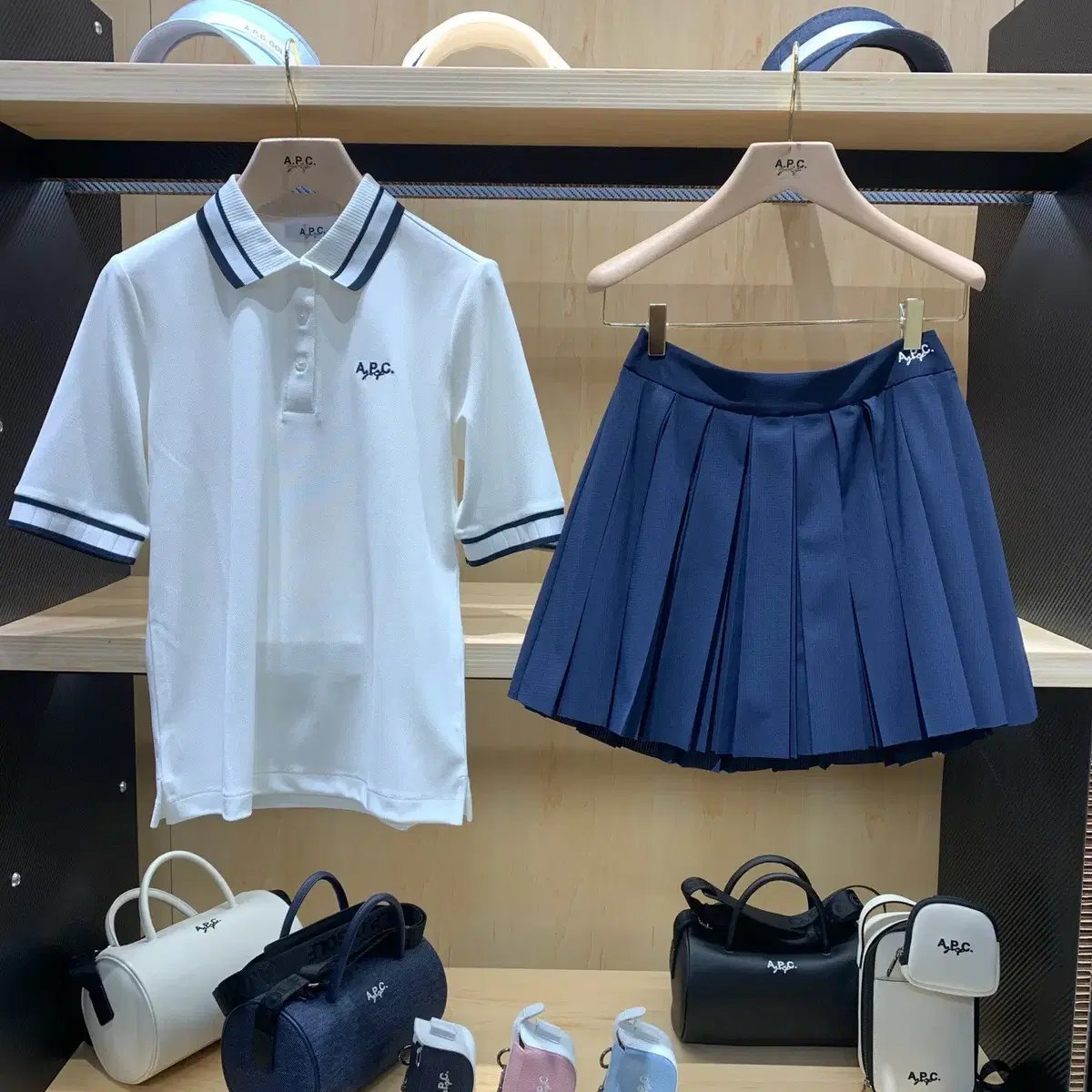 아페쎄 A.P.C. 여성 폴로 셔츠 카라 반팔티 2칼라