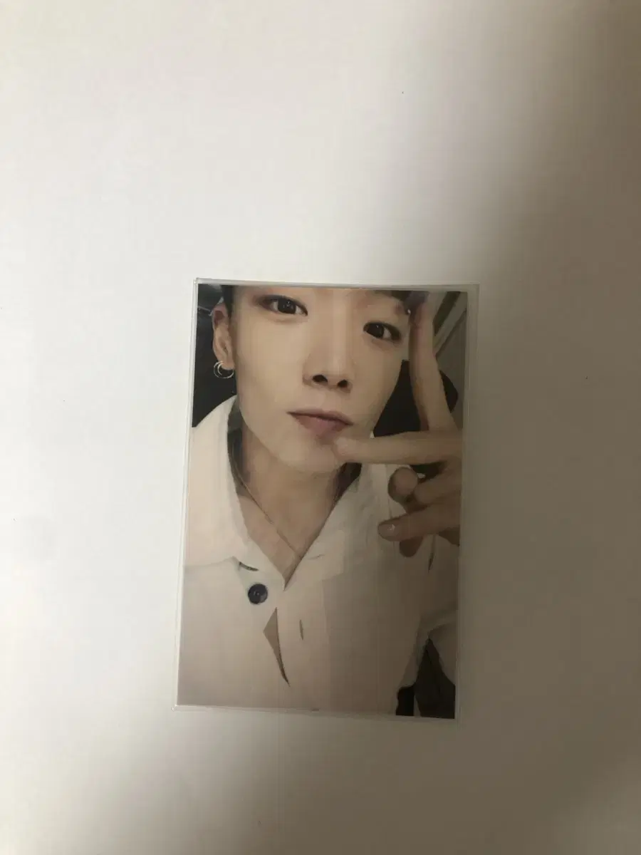 Bobby photocard