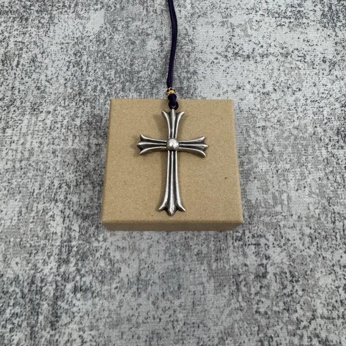 CHROME HEARTS TINY CH CROSS