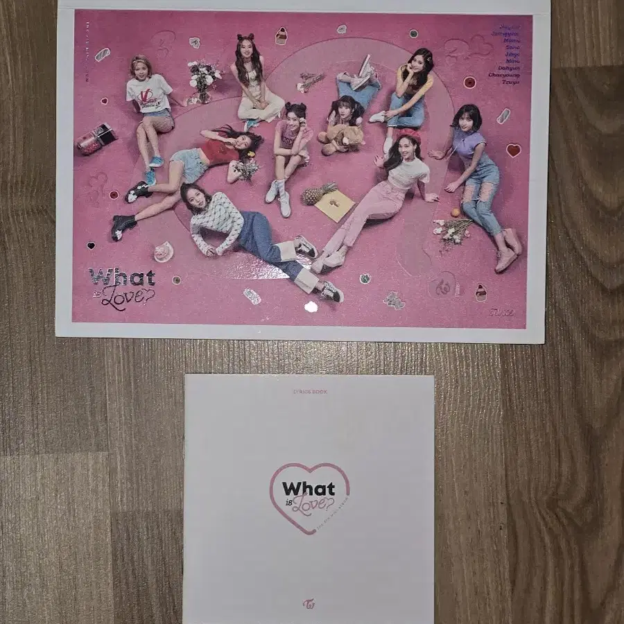 트와이스 왓 이즈 러브?(What is love?) 앨범 + 포스터