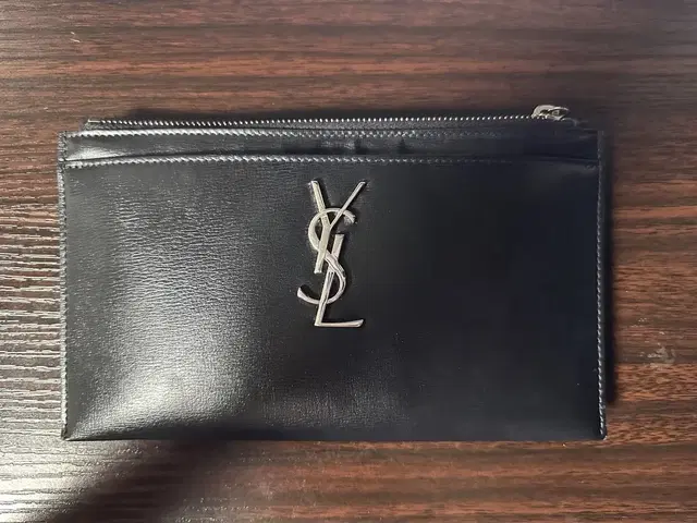 YSL 생로랑 모노그램 은장 빌 파우치 블랙