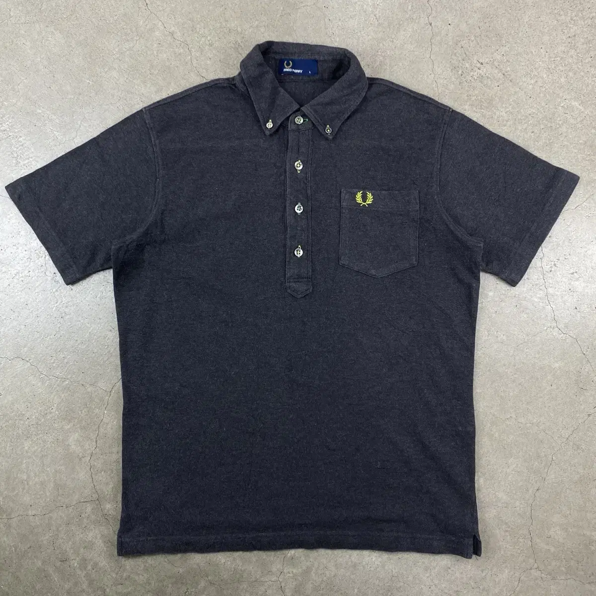 Fred Perry Logo Pocket Charcoal Vahn Short Sleeve Karati