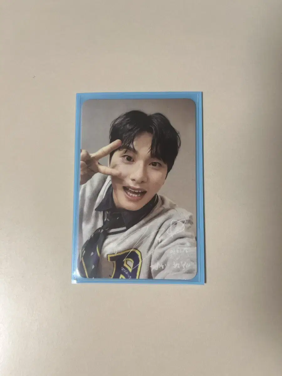 What are you doing playing, hanni photocard