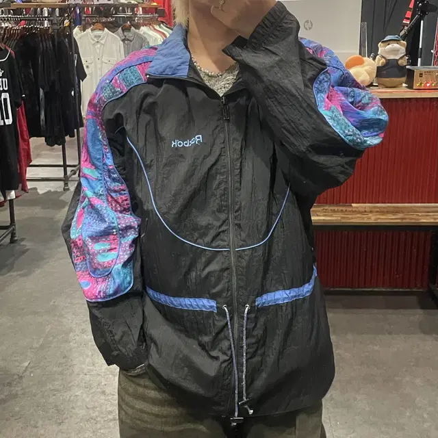 (end253) REEBOK WINDBREAKER