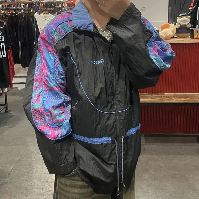 (end253) REEBOK WINDBREAKER