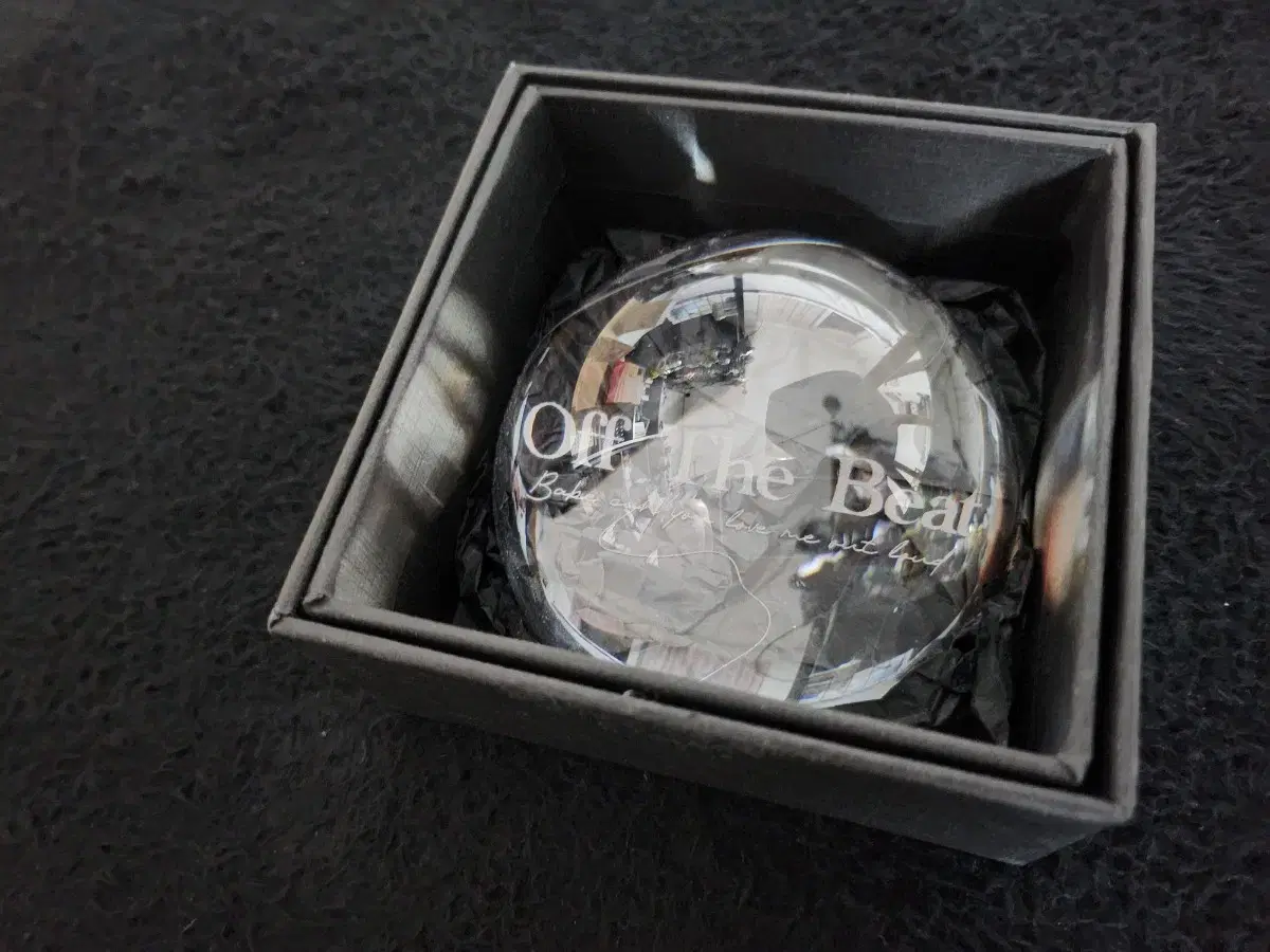 Lim Changkyun pop up Sells MD paperweights