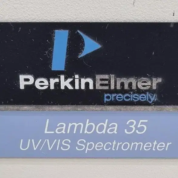 Perkin Elmer Lambda 35 UV/VIS 분광광도계.