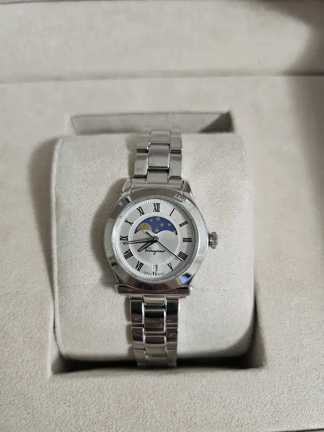 Ferragamo 1898 Moonphase Silver 여성시계