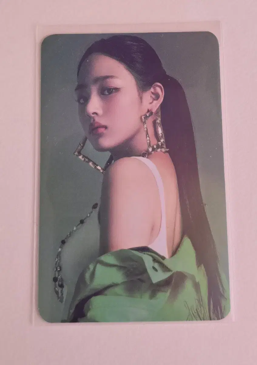 New Jeans minji HouseTweet album pre-order benefit unreleased photocard Aladin