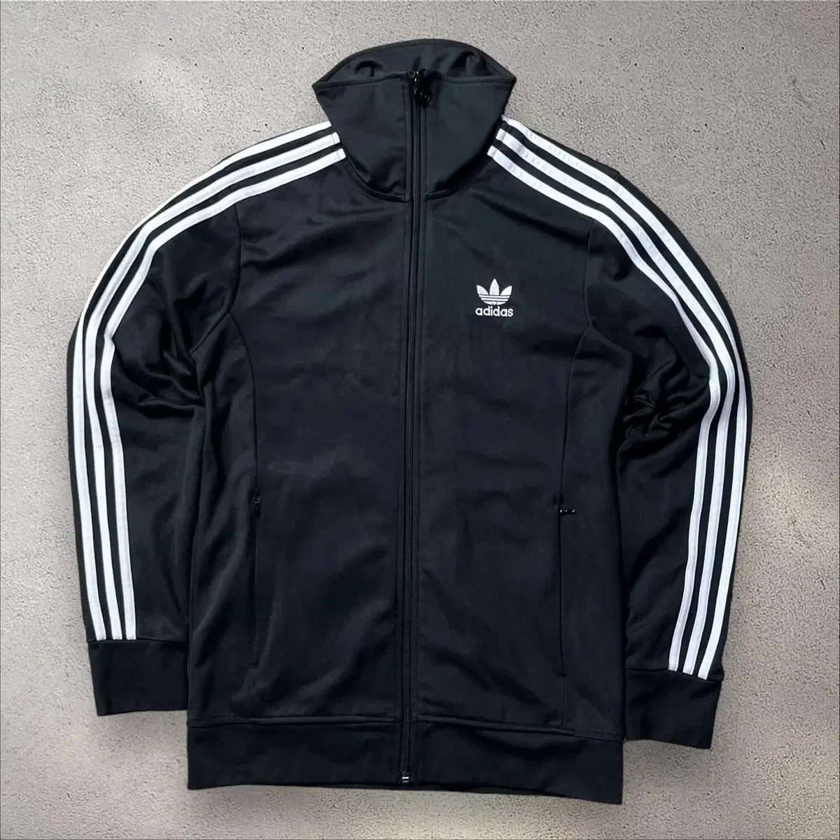 [ADIDAS] Adidas Europa Tracktop Black/White