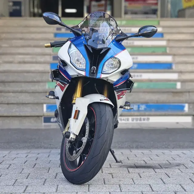 부산 센터판  bmw s1000rr 판매합니다. 상태sss