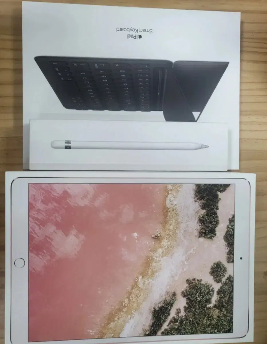 Selling iPad Pro 10.5 Wi-Fi 64G, Pencil 1st generation, and Smart Keyboard