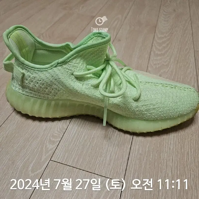 아디다스 이지부스트 350 V2 글로우 260 팝니다.