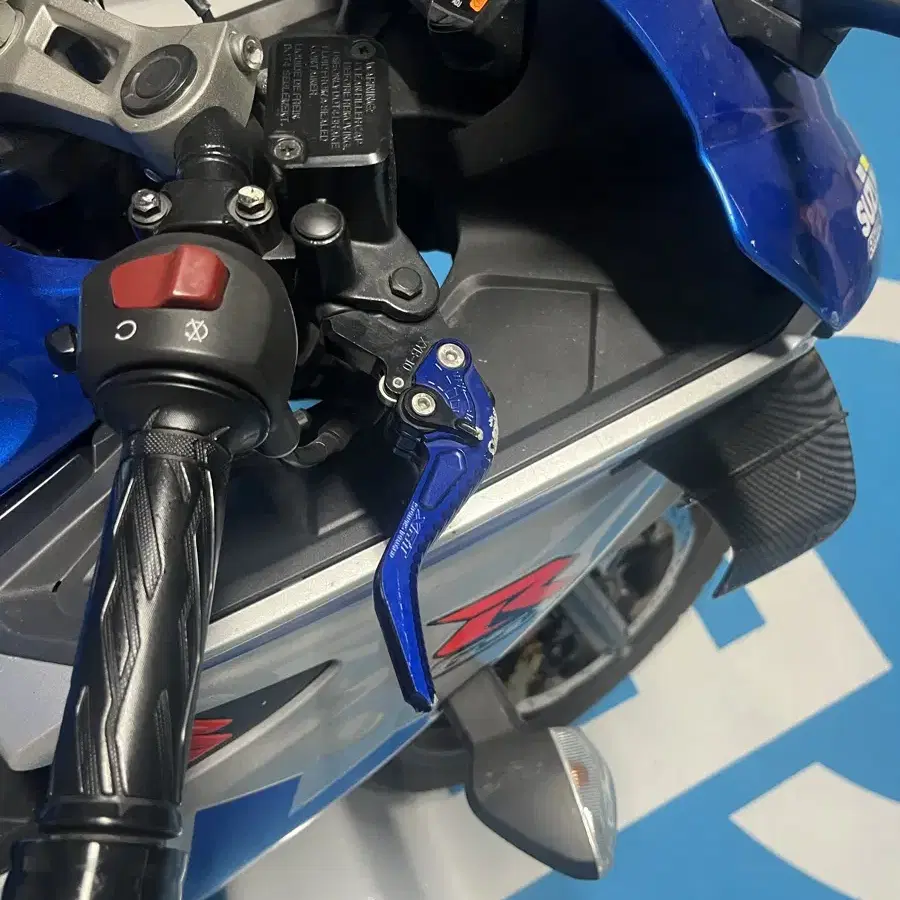 스페셜 컬러 gsx-r125 할부 가능