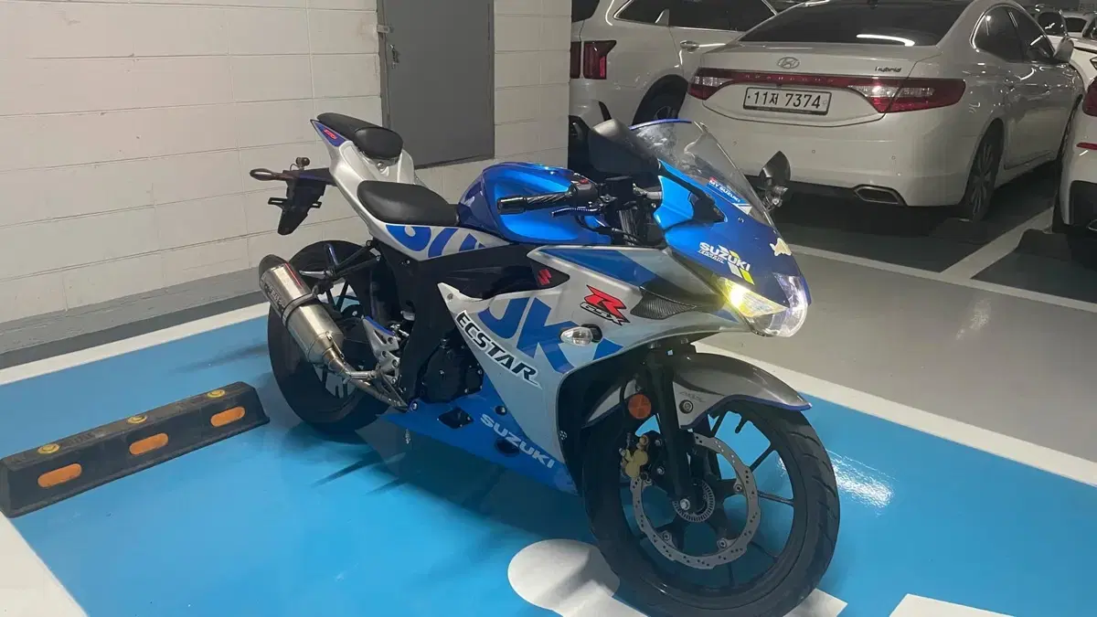 스페셜 컬러 gsx-r125 할부 가능