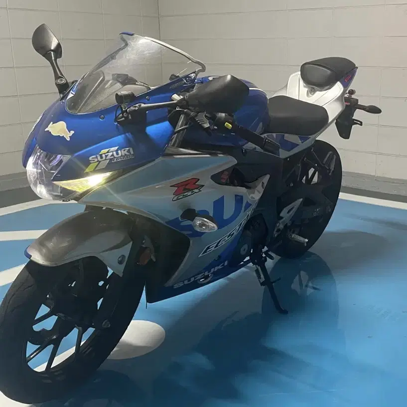 스페셜 컬러 gsx-r125 할부 가능