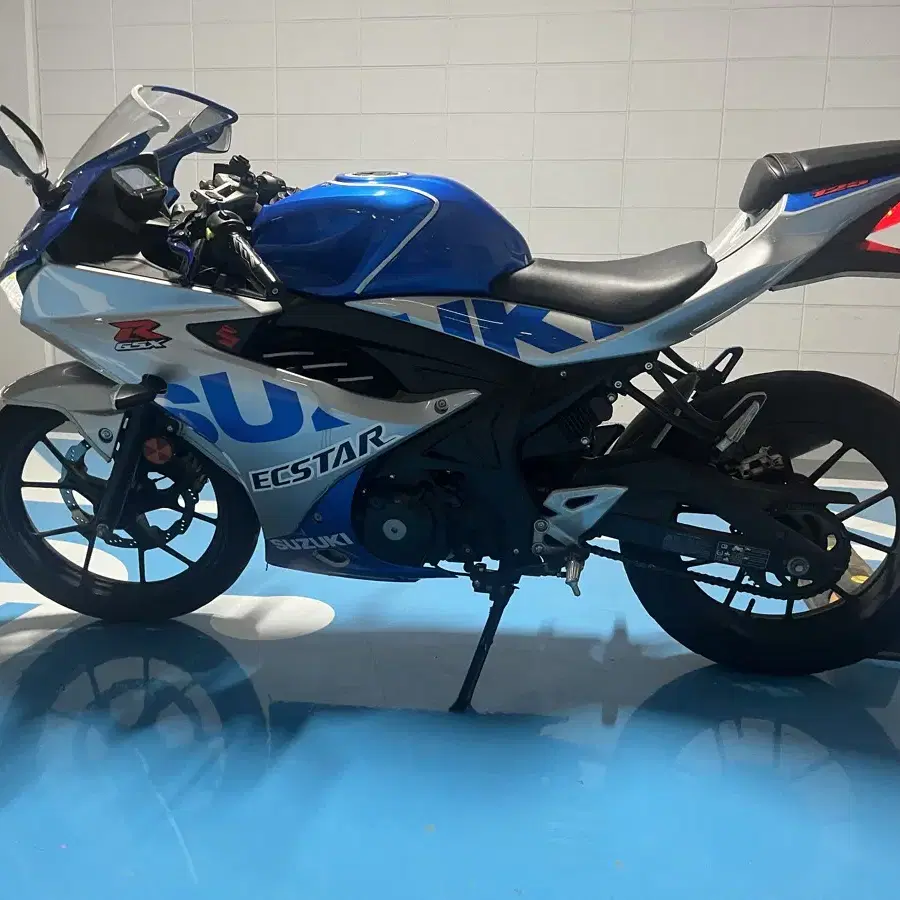 스페셜 컬러 gsx-r125 할부 가능