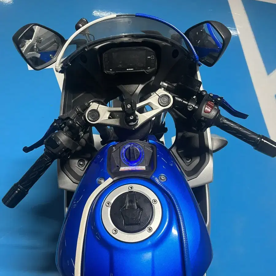 스페셜 컬러 gsx-r125 할부 가능