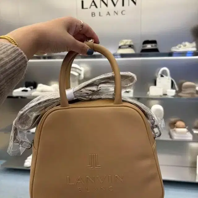 랑방블랑 LANVIN BLANC 엠보스드 로고 레더 투웨이 백