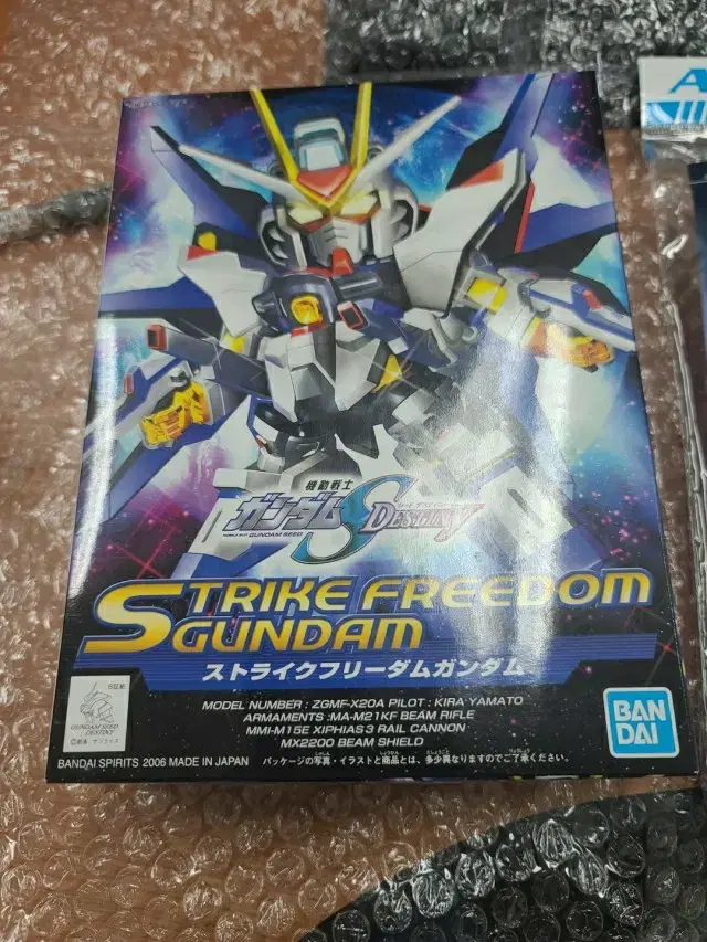 SD BB Vahn Vandai Gundam Strike Freedom Mecha Statue Gundam Base Mecha