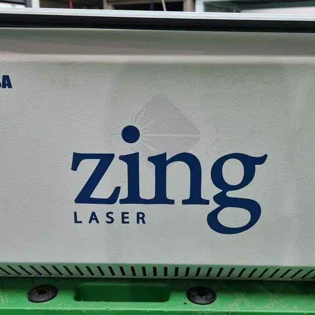 EPILOG ZING Laser 10000 레이저시스템.