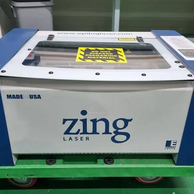 EPILOG ZING Laser 10000 레이저시스템.