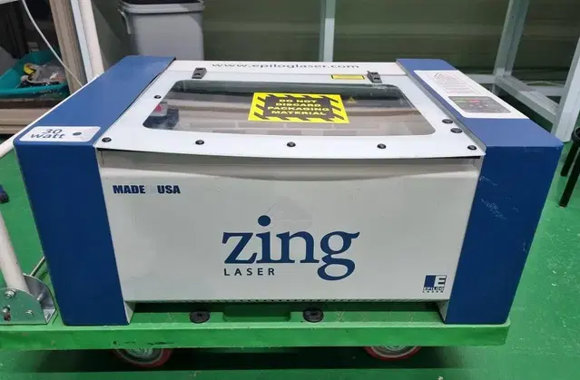 EPILOG ZING Laser 10000 레이저시스템.