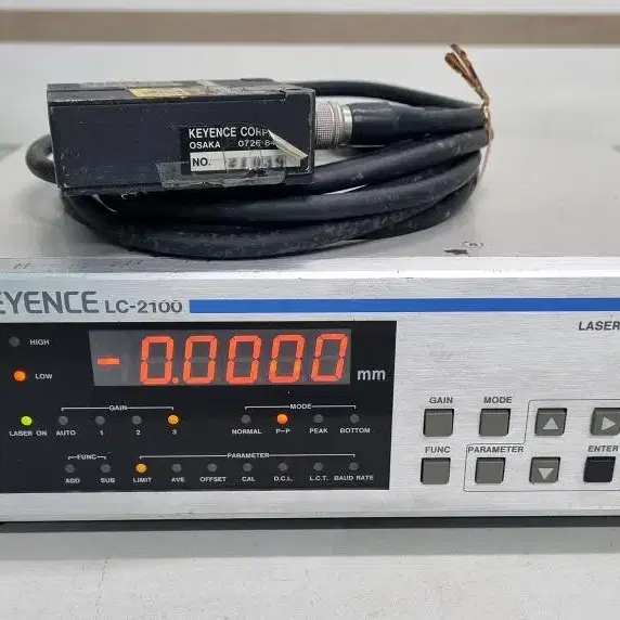 KEYENCE LC- 2100 레이저 위치측정기.