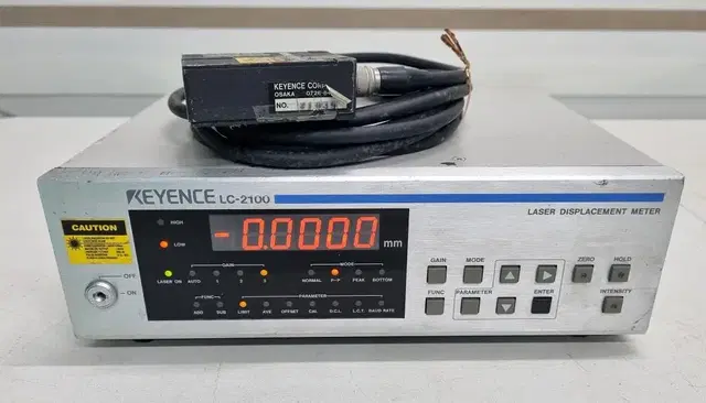 KEYENCE LC- 2100 레이저 위치측정기.