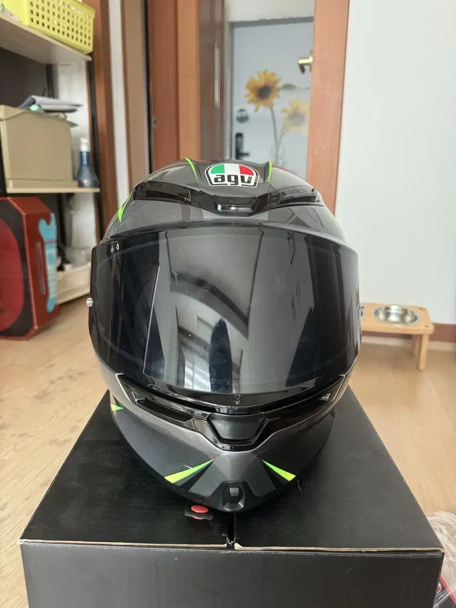 Agv k6 플래쉬 헬멧 M사이즈 판매합니다